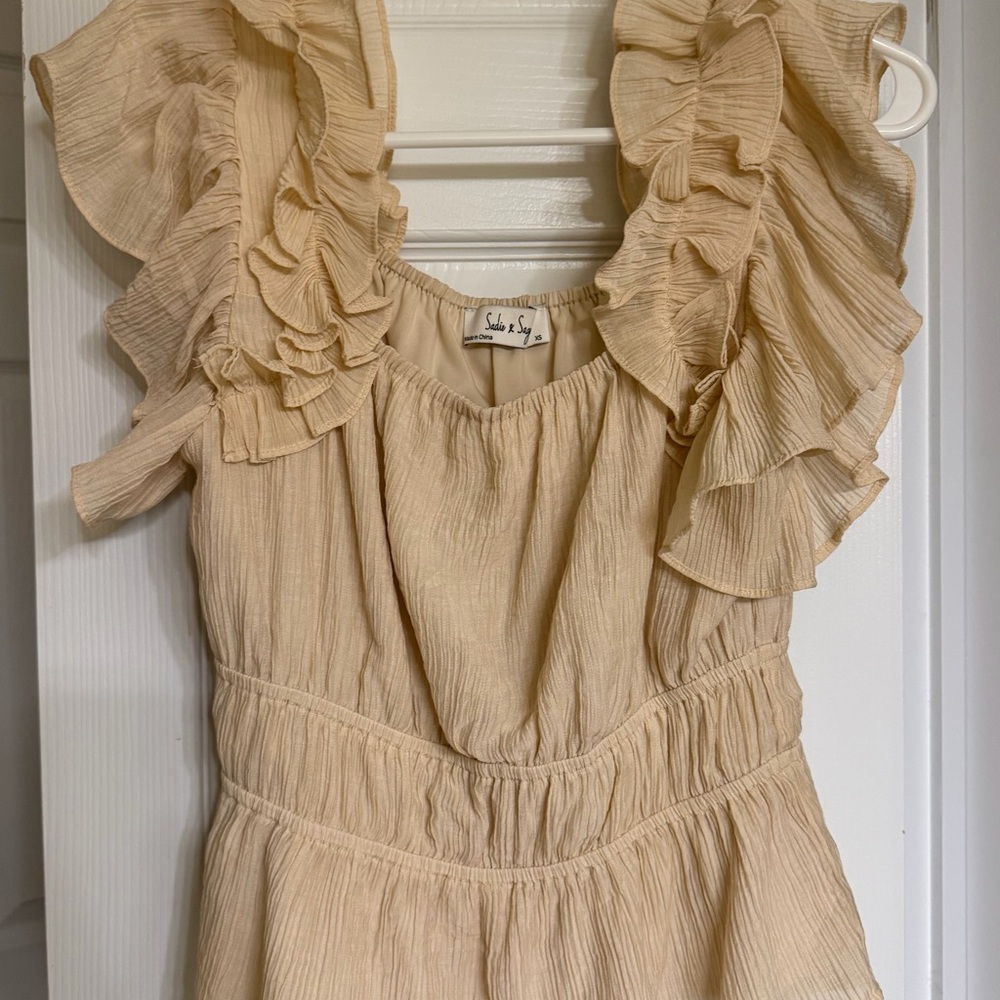 Sadie & Sage Cream Ruffle Sleeve Short Sleeve Top